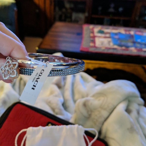 Coach earrings and matching bracelet's - Picture 4 of 6